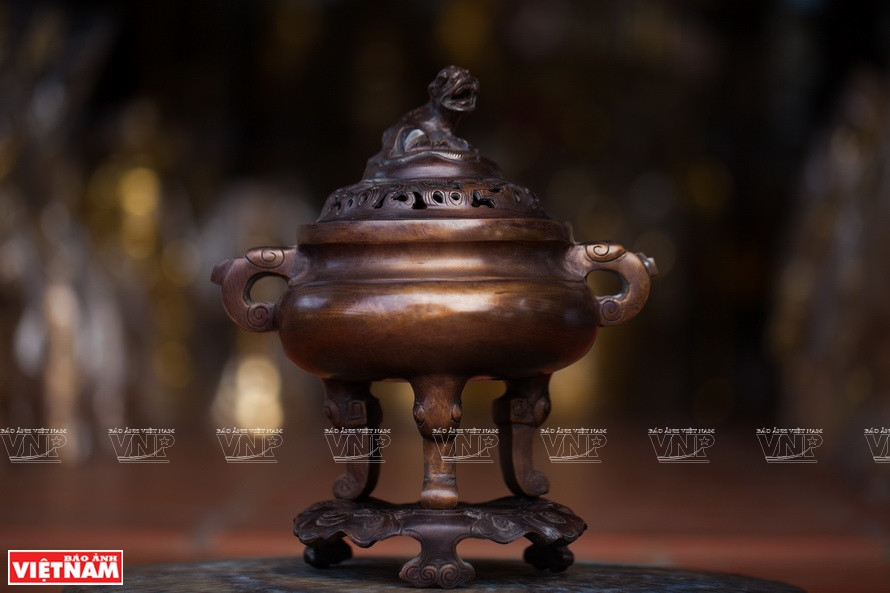 顺化铜铸品因做工精细而长盛不衰，蜚声遐迩。越通社记者 清和 摄