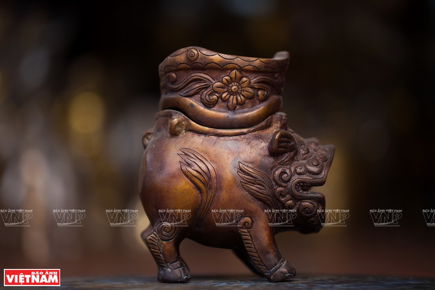 如今已进入了新发展阶段，采用先进技术工艺，工匠技艺并不亚于前辈。越通社记者 清和 摄