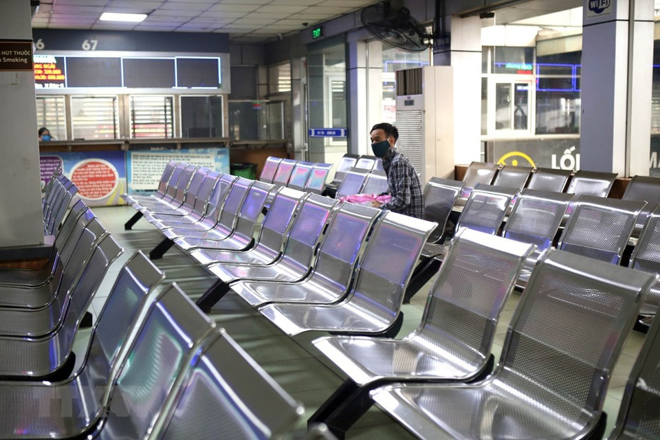 地下水车车站空无人烟。图自越通社