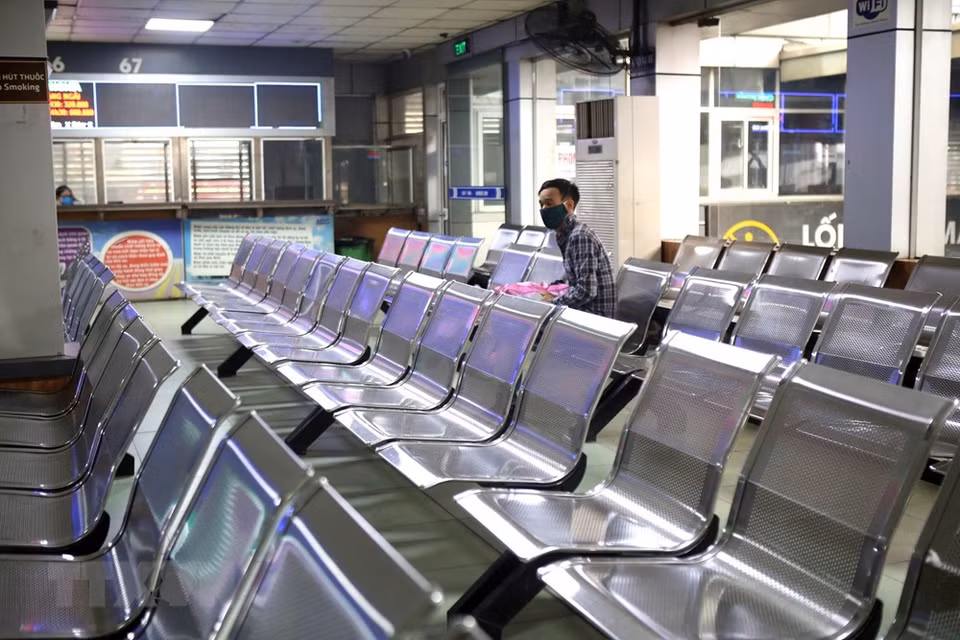 地下水车车站空无人烟。图自越通社