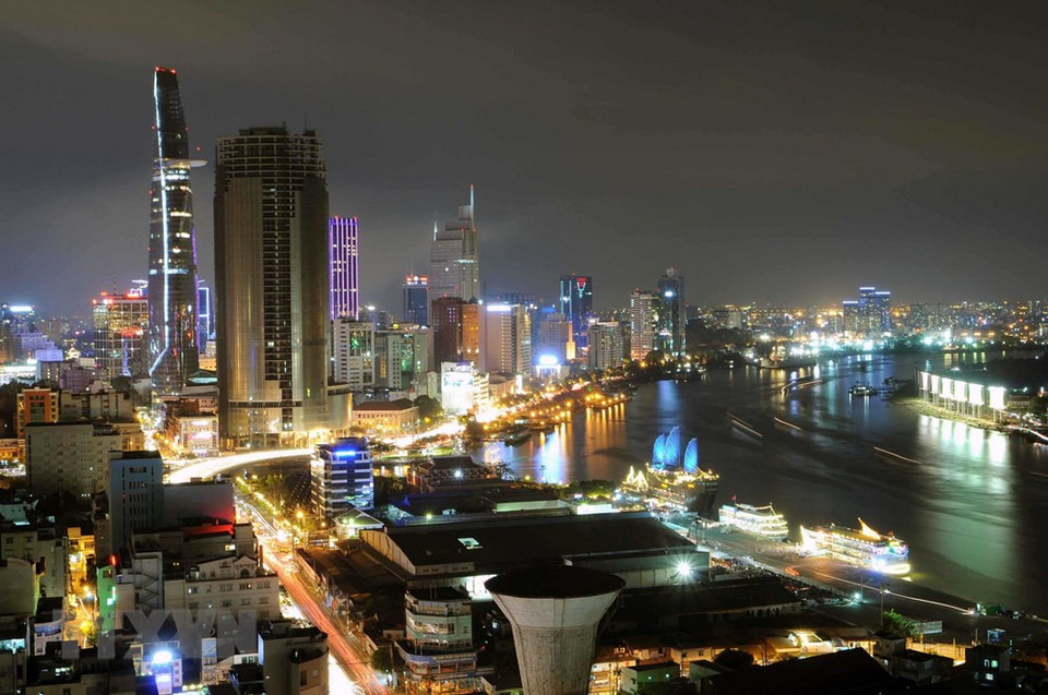 30年实现革新开放以来，在胡志明市，高楼大厦如雨后春笋般地出现。 越通社记者 安孝 摄