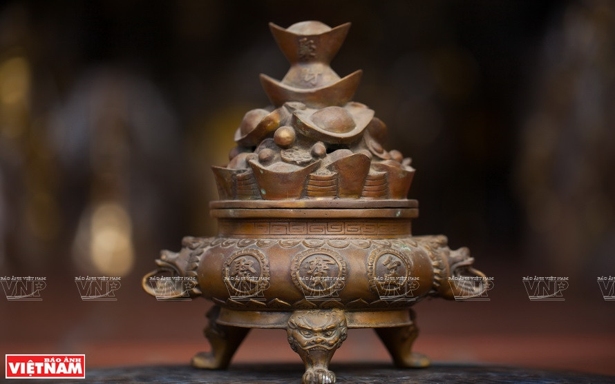 顺化铜铸品因做工精细而长盛不衰，蜚声遐迩。越通社记者 清和 摄