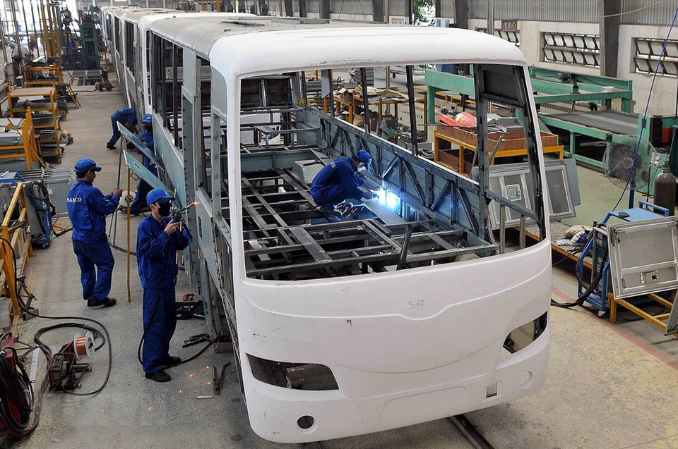 胡志明市西贡-Sacomo 运输交通器械总公司专门生产和组装高质量环境友好型汽车。该公司所组装的汽车被评选为越南高质量产品。越通社记者 安孝 摄