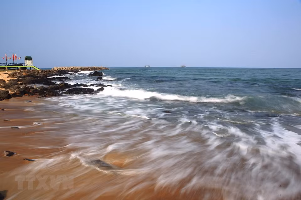 松门海滩早就成为吸引众多国内外游客的旅游景点。越通社记者湖桥 摄