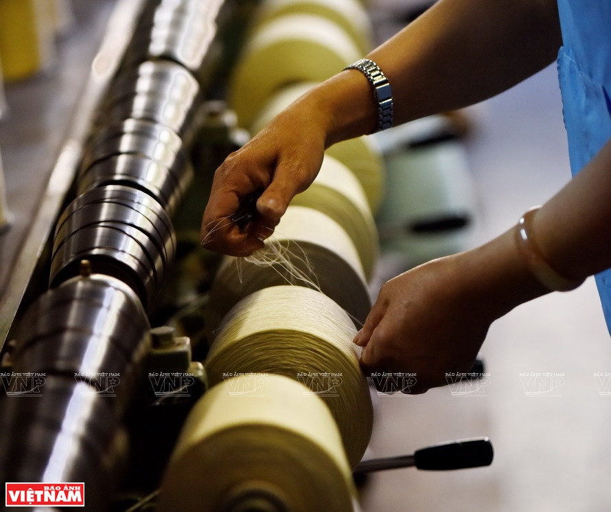 与传统丝绸村相比，宝禄市的养蚕业出现较晚，大约在上世纪70年代，但发展迅速，丝绸产业规模宏大，占全国丝绸总产值的70％，被誉为“丝绸之都”。本报记者 清江 摄