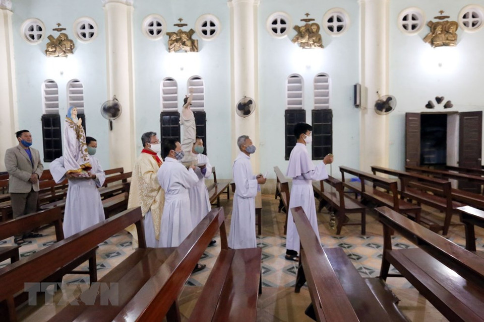 友朋教堂举行迎接耶稣圣驾仪式。越通社记者英俊 摄