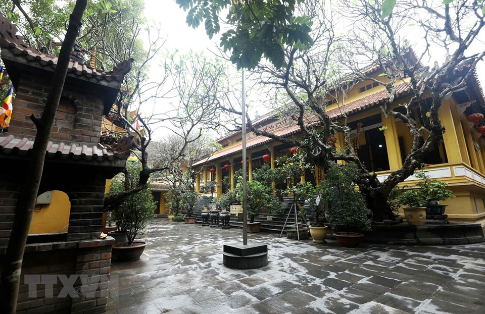 农历三月十五，馆使寺不再出现人挤的场景。越通社记者 文蝶 摄