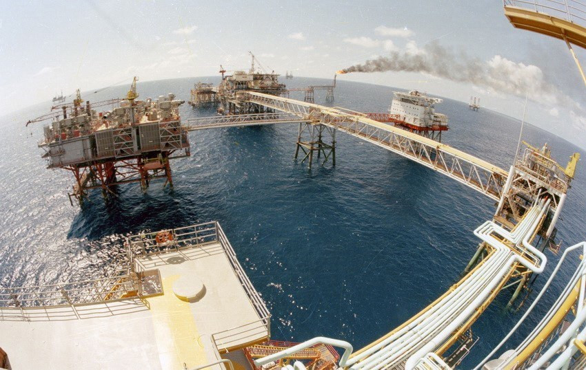 油气生产行业是越南尖端经济产业， 为全国工业化和现代化事业做出积极贡献。图自越通社