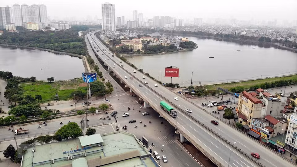 首都河内南部交通枢纽 ，解放路和三号环城公路交通流量明显下降。越通社记者 名岚 摄