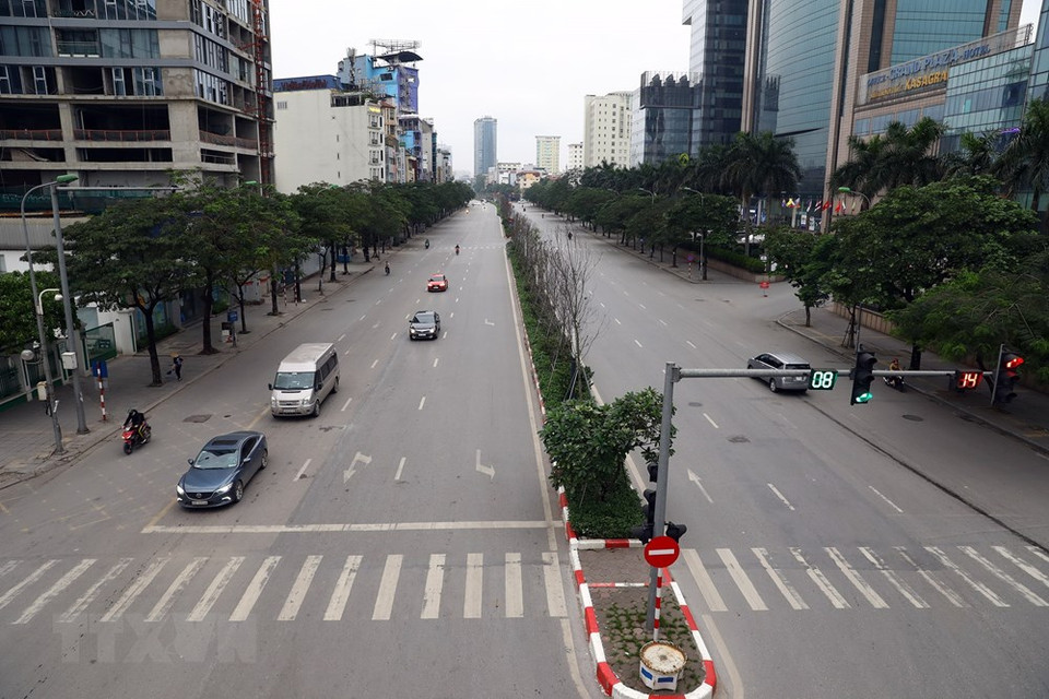  高峰时间的陈维兴街人员来往寥寥可数。越通社记者 辉雄 摄