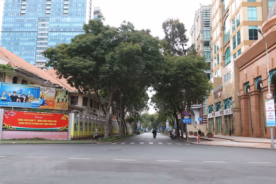 第一郡同起街荒无人烟的场景。图自越通社