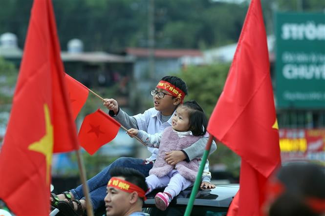 为越南足球队助威 图自越通社