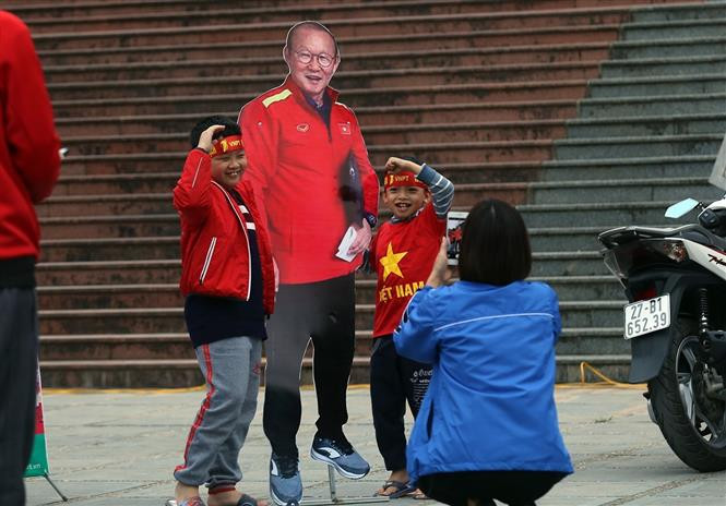 为越南足球队助威 图自越通社