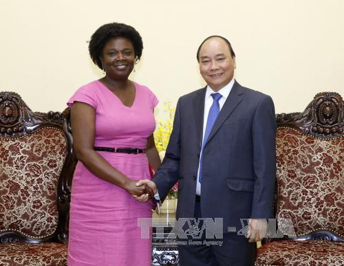  越南政府总理阮春福世界银行负责东亚与太平洋地区事务副行长维多利亚 • 克瓦。