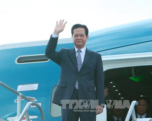 越南政府总理阮晋勇一行已抵达美国加利福尼亚州棕榈泉国际机场。（图片来源：越通社）