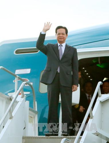 越南政府总理阮晋勇一行已抵达美国加利福尼亚州棕榈泉国际机场。（图片来源：越通社）
