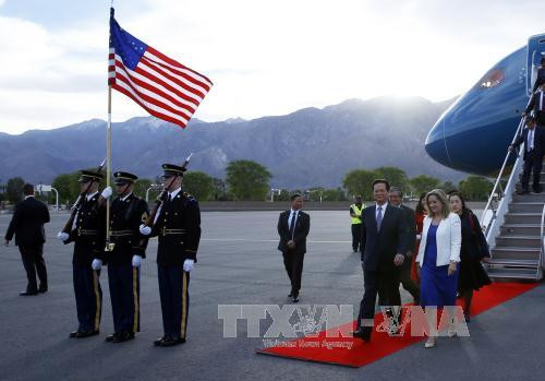 美国国务院代表、越南驻美国大使范光荣、越南驻美国圣弗朗西斯科副总领事高武梅到机场迎接阮晋勇总理一行。 （图片来源：越通社）