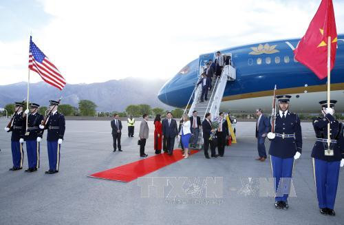 美国国务院代表、越南驻美国大使范光荣、越南驻美国圣弗朗西斯科副总领事高武梅到机场迎接阮晋勇总理一行。 （图片来源：越通社）