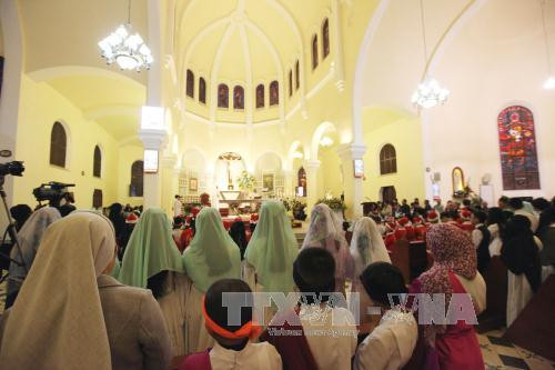 林同省大叻市主教座堂圣诞晚会场景（图片来源：越通社）
