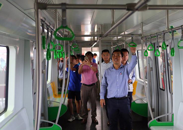 该车站迎来首批市民前来参观。（图片来源：《人民报网》）