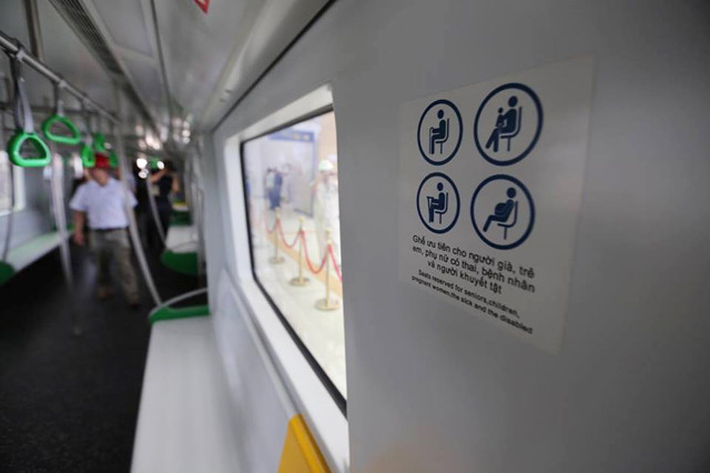 车上设有多个优先位置。（图片来源：《人民报网》）