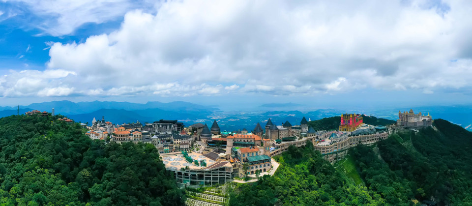 岘港市太阳世界巴拿山度假区是备受国内外游客青睐的旅游胜地。图自越通社