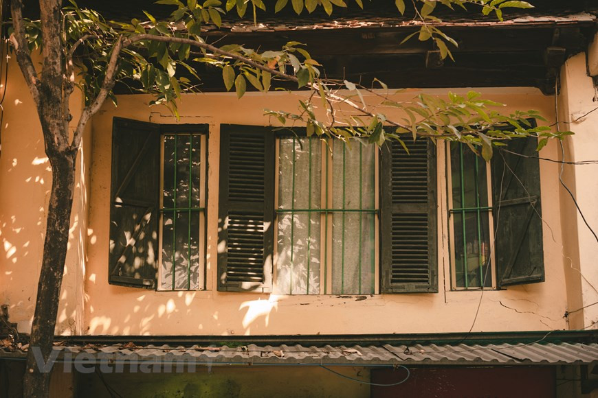 越南首都河内是一座极具亚热带特色的城市，河内也是一座有着悠久历史的古城。在越南历史上，它占有十分重要的地位，并被称为“千年文物之地”。河内具有都城规模始自11世纪的李朝，当时升龙已是物产丰饶、交通发达的地区，在此以前所筑之城，均属军事性质的城堡。河内分为内城和外城，内城历史为紫禁城、皇城和京城所在地。图自Vietnam+