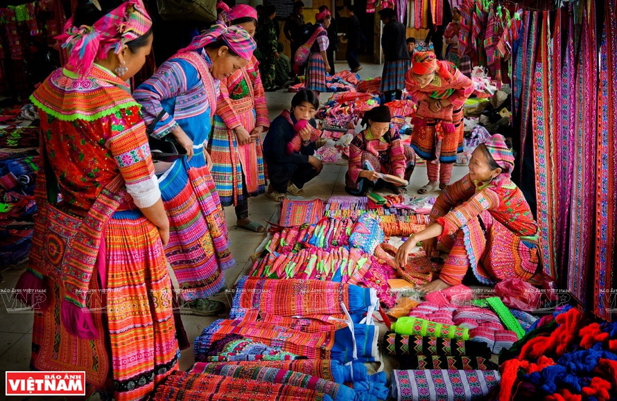 河江省黄苏肥集市。图自越通社越南画报