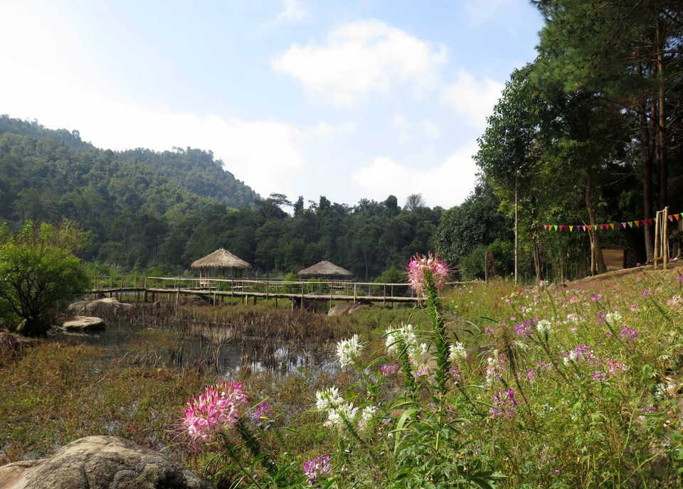 来到浓幽湖，游客可尽情探索各少数民族同胞的文化特色，感受当地居民的热情好客。越通社记者 春进 摄