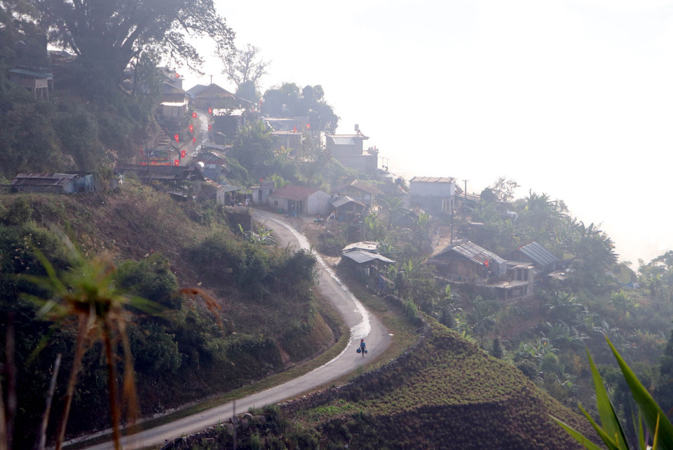 莱州省芒齐县秋垄乡秋垄村张灯结彩喜迎哈尼族同胞传统春节。越通社记者 贵忠 摄