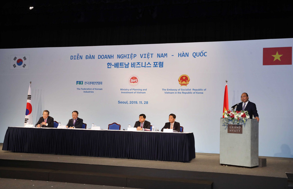 11月28日上午在首尔，阮春福总理出席越韩企业论坛并发表讲话。越通社记者 统一 摄