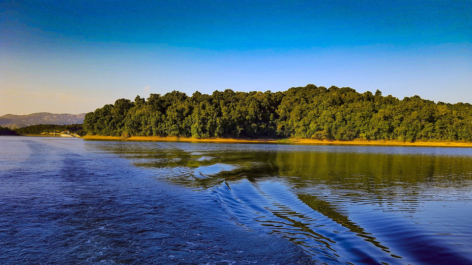 帕框湖秋天之美。（越通社记者 潘俊英 摄）