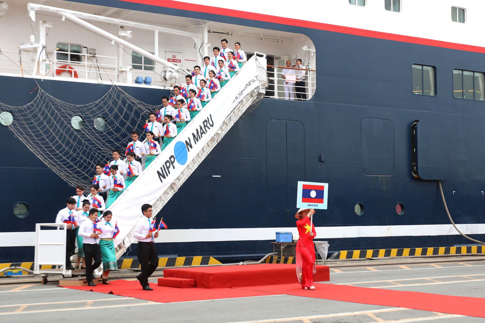 参加第46 届东南亚与日本青年船计划的老挝青年代表团。越通社记者 青武 摄