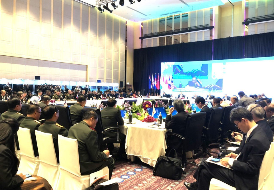 东盟防长会议主席交接仪式在东盟防长扩大会议结束后举行。越南将正式接任2020年东盟防长会议主席一职。越通社驻泰国记者玉光、友坚 摄。