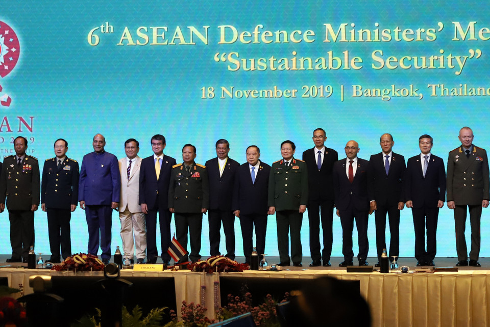 本次东盟防长扩大会议对人道主义援助和减灾、海上安全、军事医疗服务、反恐、维和行动、人道主义排雷和网络安全等7大合作安全主题深入交换意见和看法。越通社驻泰国记者玉光、友坚 摄。