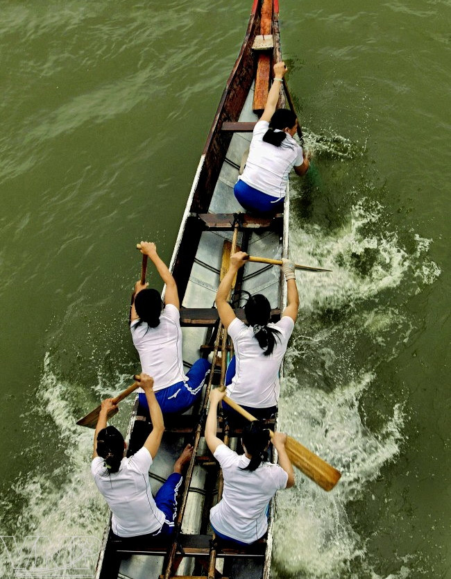 ​秋盆河赛船会（图片来源：越通社）