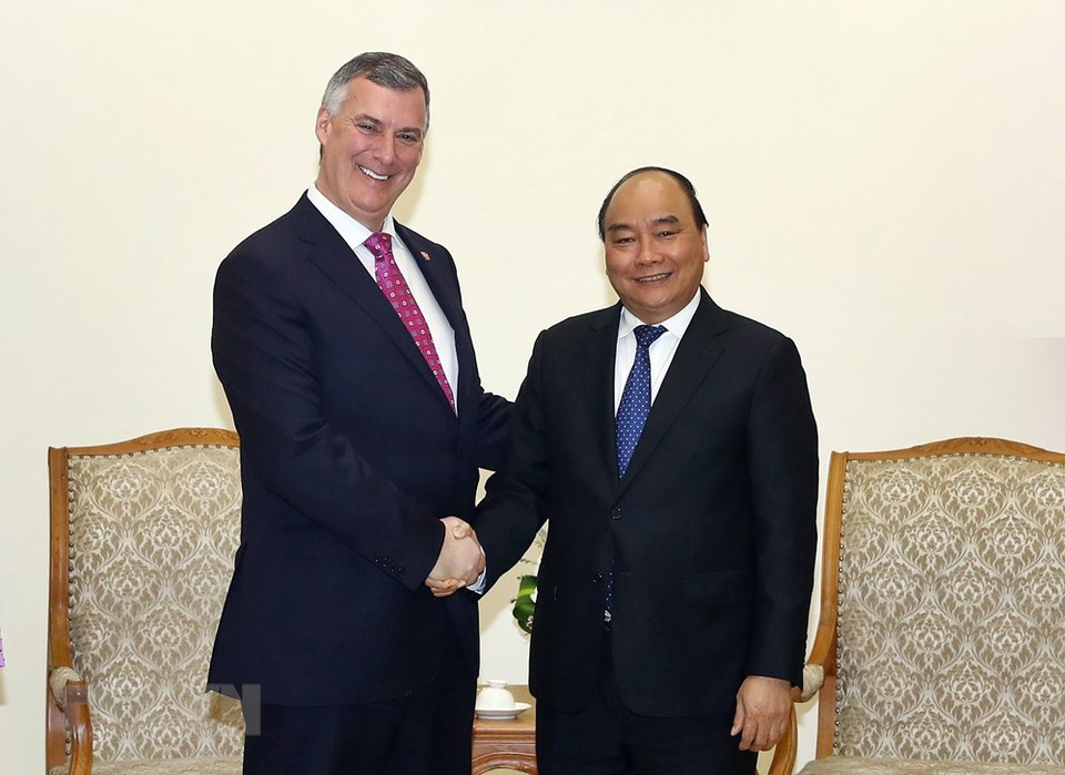 2019年2月27日下午在河内，政府总理阮春福会见波音民用飞机集团总裁兼首席执行官凯文•迈卡利斯特（Kevin McAllister）。越通社记者 统一 摄