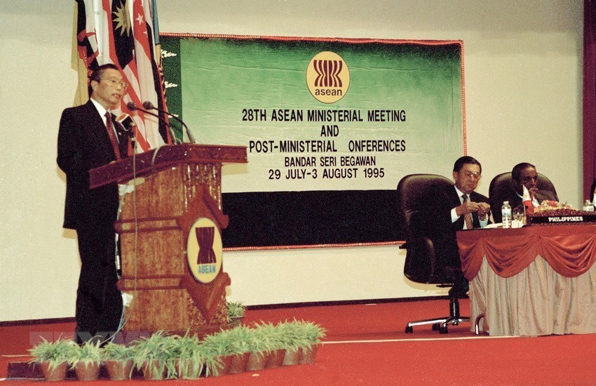 越南外交部部长阮孟琴在第28届东盟外交部长会议上发表讲话。越通社记者 陈山 摄