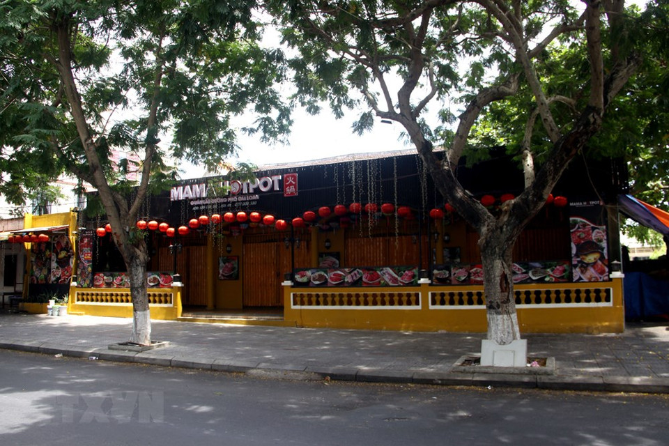 会安市各家饭馆、餐厅都关门暂停营业。越通社记者 郑邦任 摄