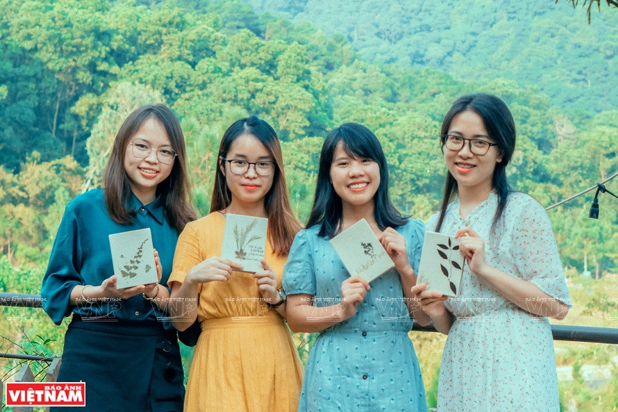 讲习班学员完成属于自己作品之悦。图自越通社