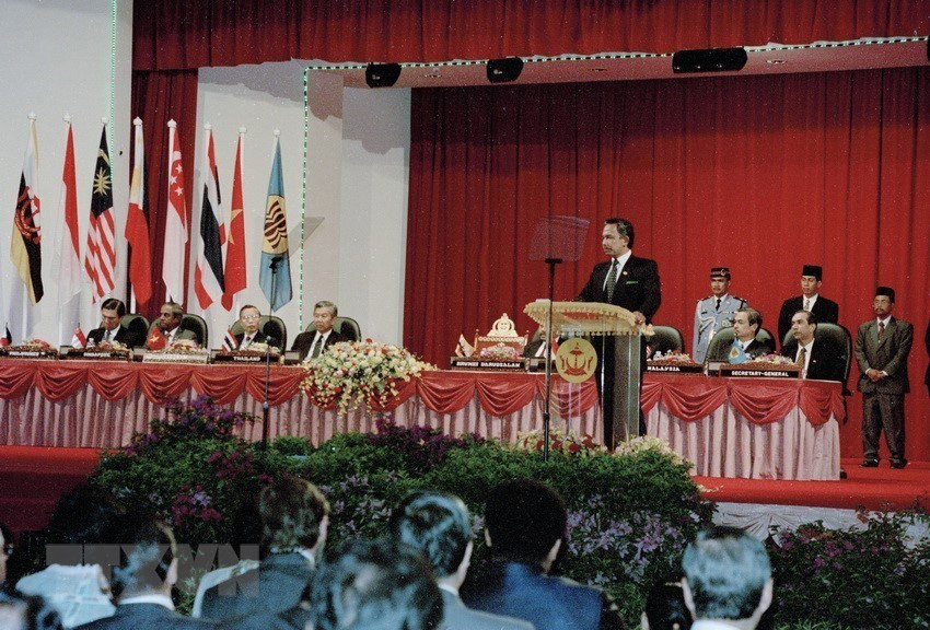 文莱国王博尔基亚哈吉•哈桑纳尔•博尔基亚在第28届东盟外交部长会议开幕之前就越南正式加入东盟发表讲话。越通社记者 陈山 摄