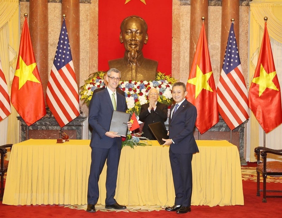 2019年2月27日，越共中央总书记、国家主席阮富仲与美国总统唐纳德•特朗普见证了越南航空总公司与美国沙豹（Sabre）公司之间关于航空管理软件服务与技术供应备忘录签署仪式。越通社记者 智勇 摄