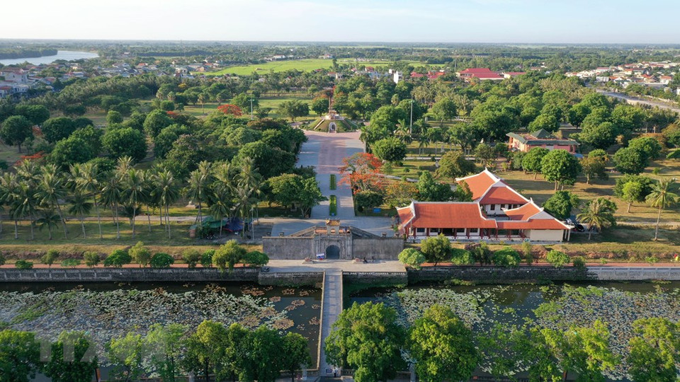 高空俯瞰广治古城国家级特殊遗迹全景。越通社记者 胡求 摄