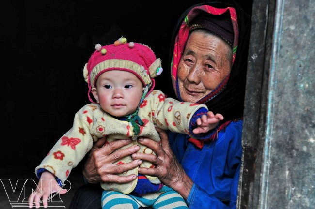 纯朴而好客的高街居民（图片来源：越通社）