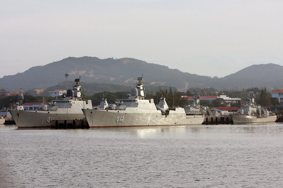 HQ-011丁先皇号和HQ-012李太祖号两艘护卫舰以及“闪电”级导弹艇HQ-376号，有助于提高越南人民海军防卫和捍卫祖国海洋岛屿的能力。越通社记者 阳江 摄