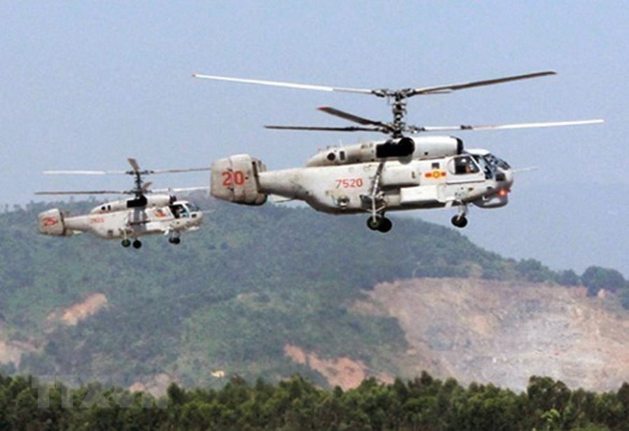 卡-28反潜直升机进行作战训练。图片来源：越通社