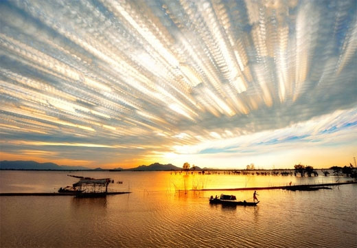 摄影师黄福厚分享，每次出去拍照都激起他对家乡风土人情的爱心。平易近人、勤劳的人们以及自然美丽景色总是让他更加热爱祖国（图片来源：vnexpress.net）