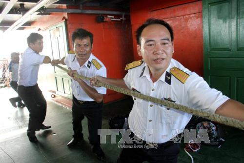  年货开始被送上高脚屋。（图片来源：越通社）