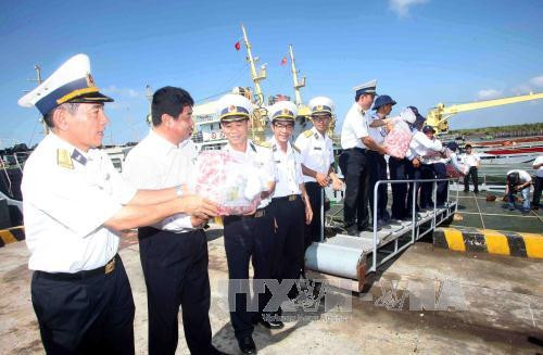 年货开始被送上高脚屋。（图片来源：越通社）