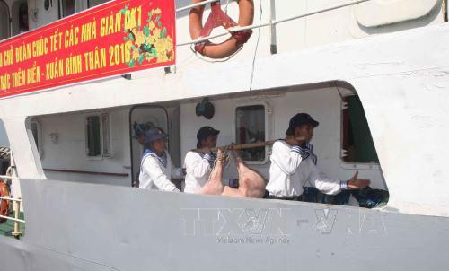 年货开始被送上高脚屋。（图片来源：越通社）